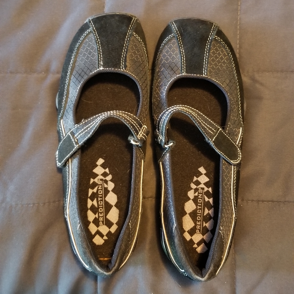 Predictions Black Mary Janes sz 8